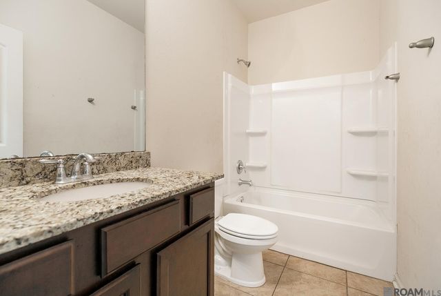 7804 W Pelican Lakes Ave, Baton Rouge, LA 70820