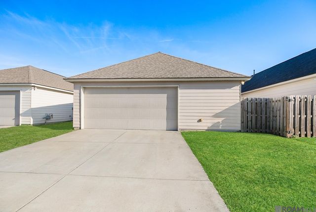 7804 W Pelican Lakes Ave, Baton Rouge, LA 70820