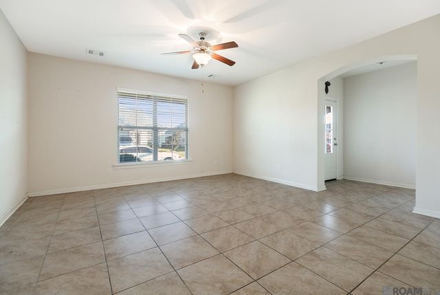 7804 W Pelican Lakes Ave, Baton Rouge, LA 70820