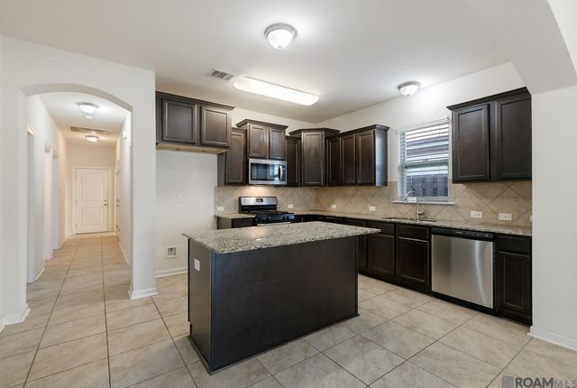 7804 W Pelican Lakes Ave, Baton Rouge, LA 70820