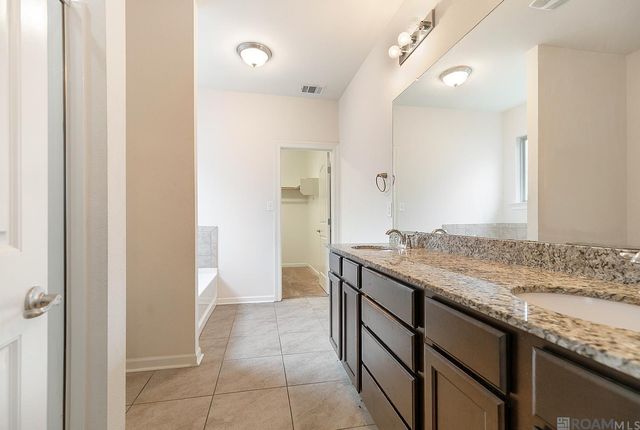 7804 W Pelican Lakes Ave, Baton Rouge, LA 70820