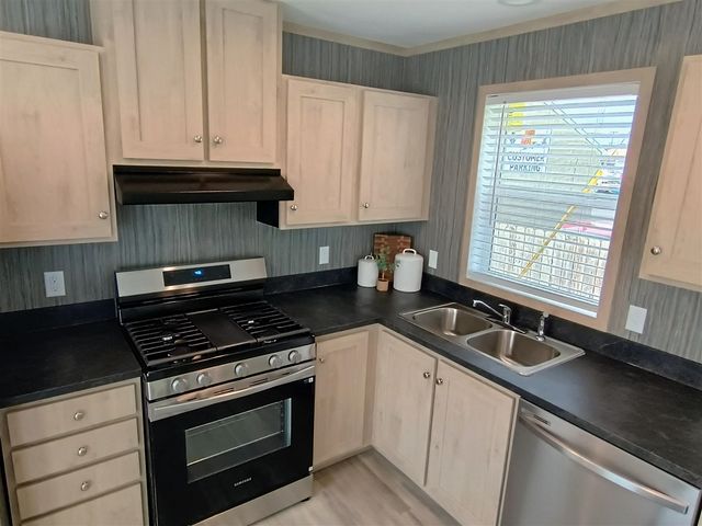 390 12th Street, Plainwell, MI 49080