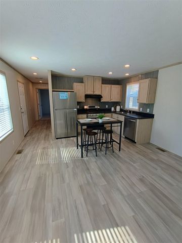 390 12th Street, Plainwell, MI 49080