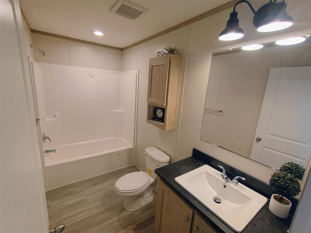 390 12th Street, Plainwell, MI 49080