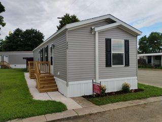 390 12th Street, Plainwell, MI 49080