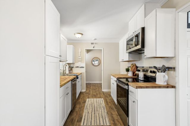 2117 Venus Dr, Sacramento, CA 95864