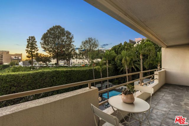 1131 Alta Loma Road 415, West Hollywood, CA 90069