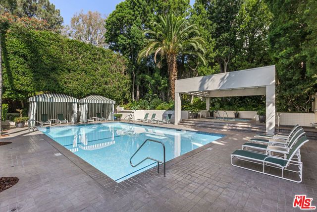 1131 Alta Loma Road 415, West Hollywood, CA 90069