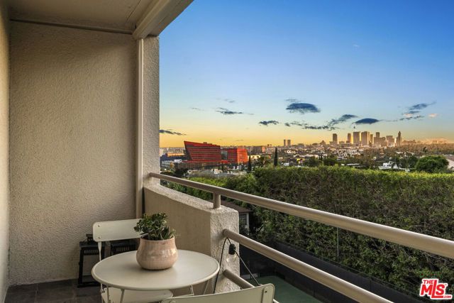 1131 Alta Loma Road 415, West Hollywood, CA 90069
