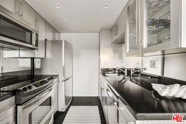 1131 Alta Loma Road 415, West Hollywood, CA 90069