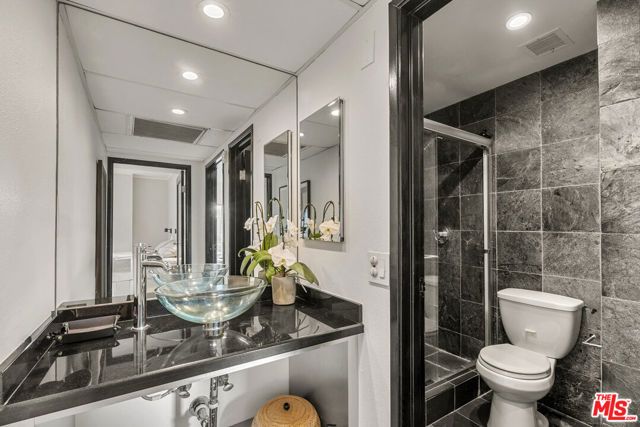 1131 Alta Loma Road 415, West Hollywood, CA 90069