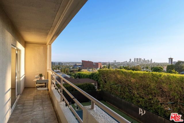 1131 Alta Loma Road 415, West Hollywood, CA 90069
