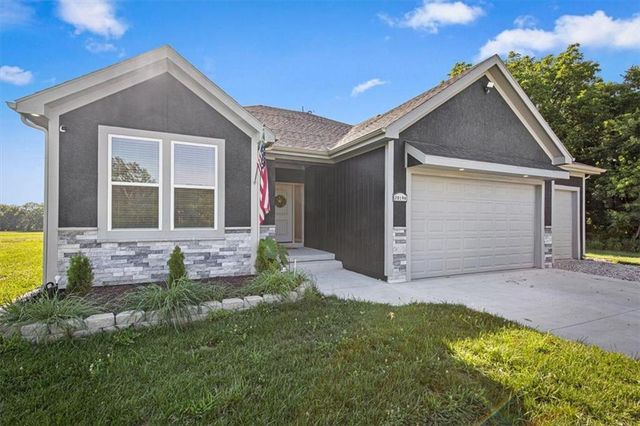 20196 207th Street, Tonganoxie, KS 66086