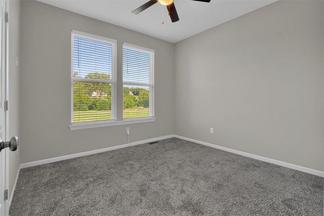 20196 207th Street, Tonganoxie, KS 66086