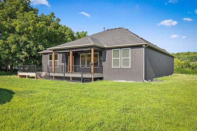 20196 207th Street, Tonganoxie, KS 66086