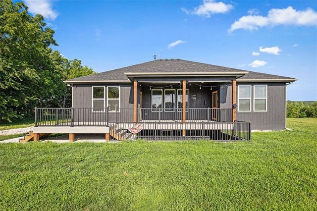 20196 207th Street, Tonganoxie, KS 66086