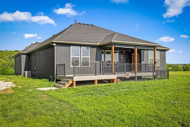 20196 207th Street, Tonganoxie, KS 66086