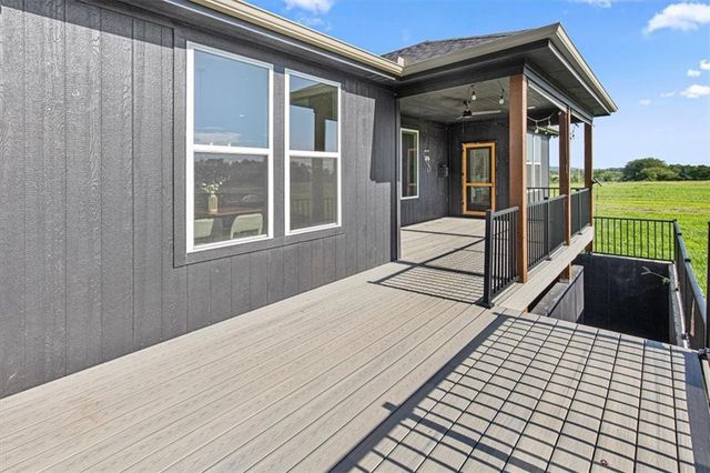 20196 207th Street, Tonganoxie, KS 66086