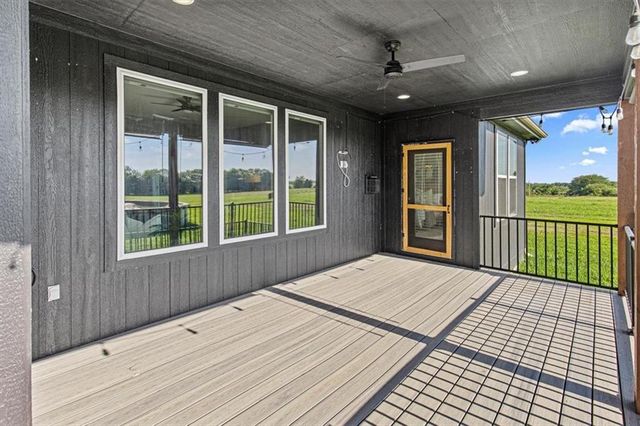 20196 207th Street, Tonganoxie, KS 66086