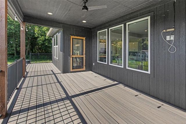 20196 207th Street, Tonganoxie, KS 66086