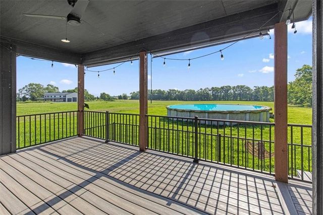 20196 207th Street, Tonganoxie, KS 66086