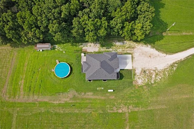 20196 207th Street, Tonganoxie, KS 66086