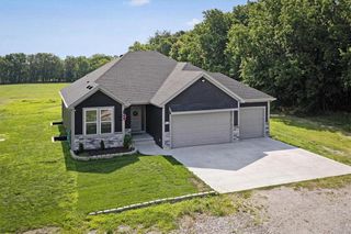 20196 207th Street, Tonganoxie, KS 66086