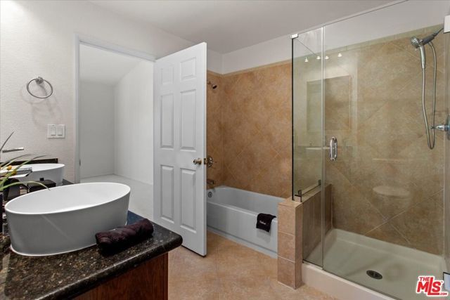7230 Kelvin Avenue 6, Winnetka (los Angeles), CA 91306