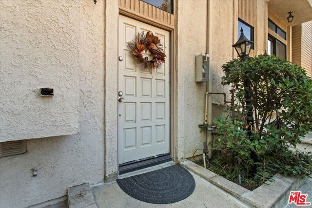 7230 Kelvin Avenue 6, Winnetka (los Angeles), CA 91306