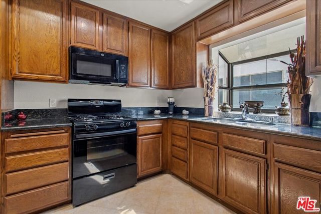 7230 Kelvin Avenue 6, Winnetka (los Angeles), CA 91306
