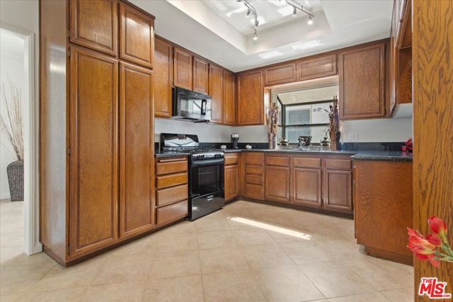 7230 Kelvin Avenue 6, Winnetka (los Angeles), CA 91306
