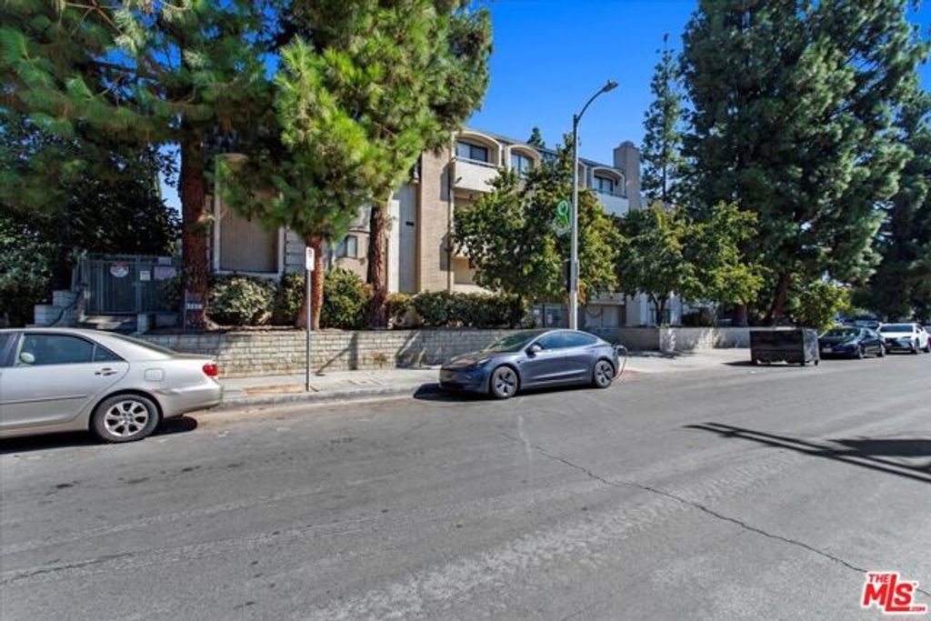 7230 Kelvin Avenue 6, Winnetka (los Angeles), CA 91306