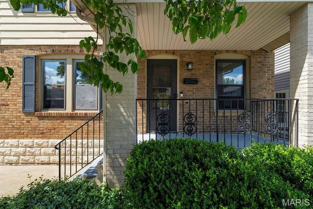 8763 Brentwood Place, Brentwood, MO 63144