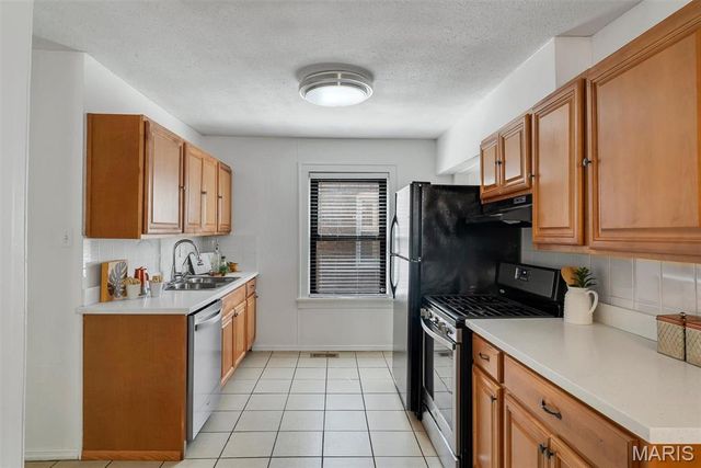 8763 Brentwood Place, Brentwood, MO 63144