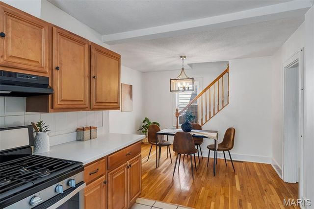 8763 Brentwood Place, Brentwood, MO 63144