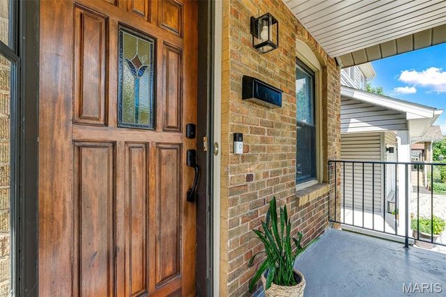 8763 Brentwood Place, Brentwood, MO 63144