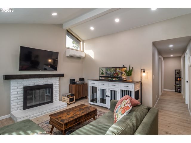 10 CARMEL Ct, Roseburg, OR 97470