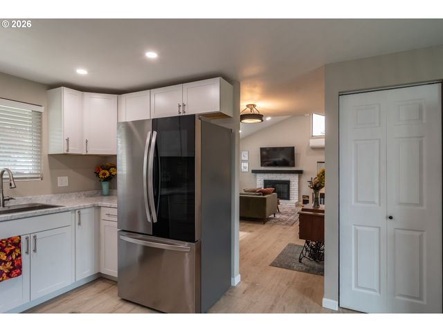 10 CARMEL Ct, Roseburg, OR 97470