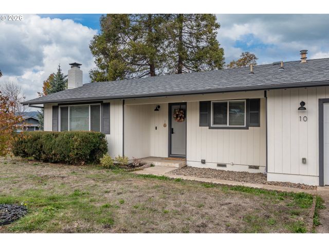 10 CARMEL Ct, Roseburg, OR 97470