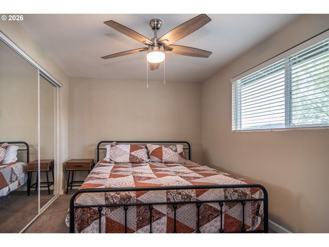 10 CARMEL Ct, Roseburg, OR 97470