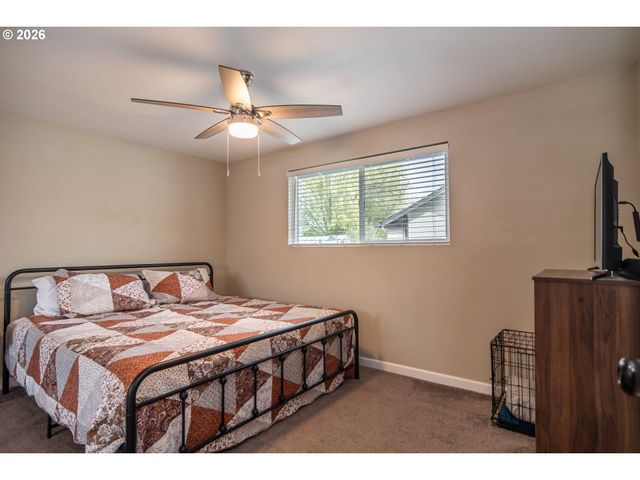 10 CARMEL Ct, Roseburg, OR 97470