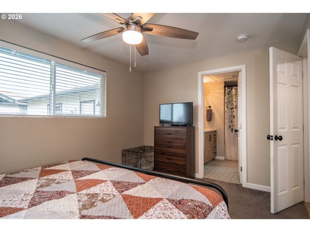 10 CARMEL Ct, Roseburg, OR 97470