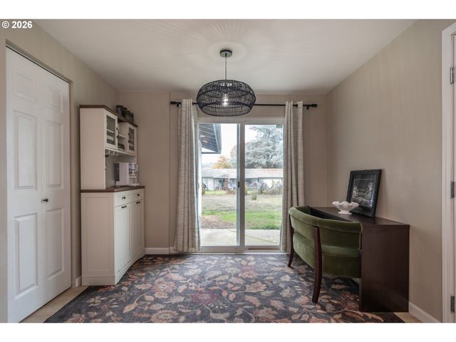 10 CARMEL Ct, Roseburg, OR 97470