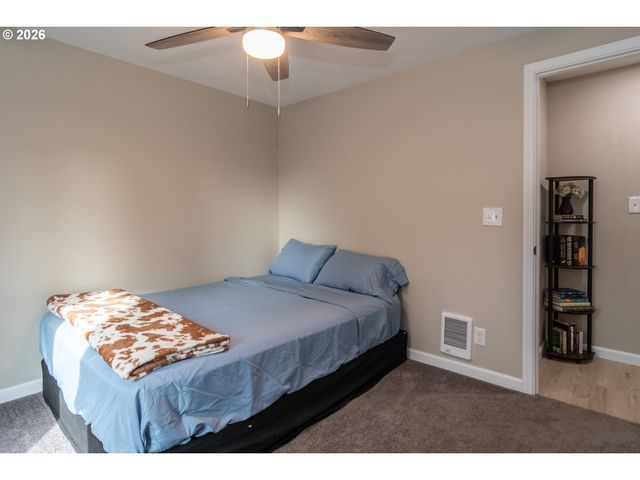 10 CARMEL Ct, Roseburg, OR 97470