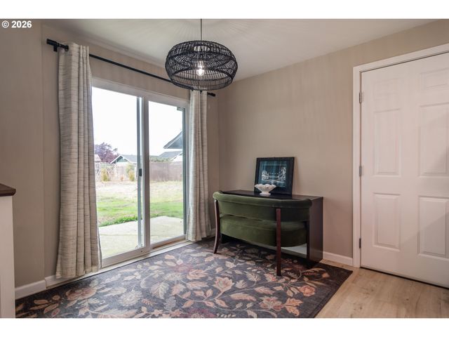 10 CARMEL Ct, Roseburg, OR 97470