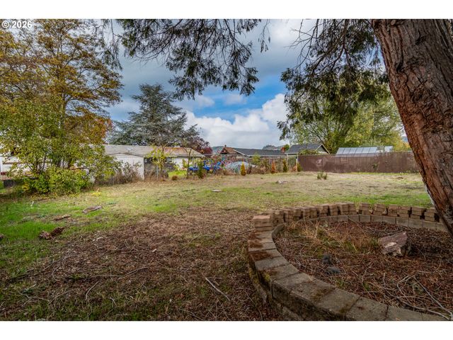 10 CARMEL Ct, Roseburg, OR 97470