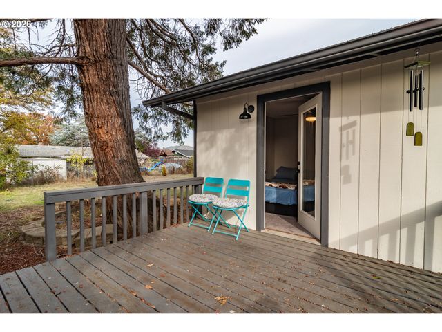 10 CARMEL Ct, Roseburg, OR 97470