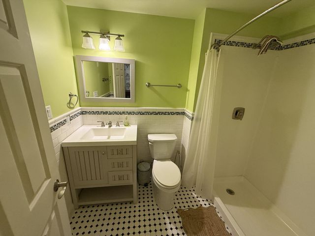769 N Calumet Avenue, Valparaiso, IN 46383