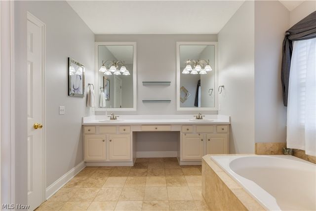 30 Pine Villa Trail 5, Aurora, OH 44202