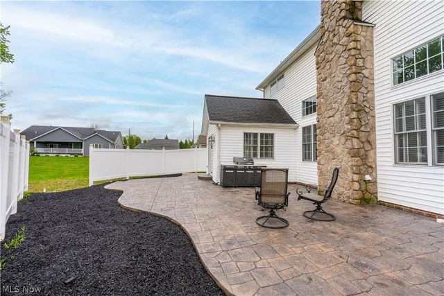 30 Pine Villa Trail 5, Aurora, OH 44202